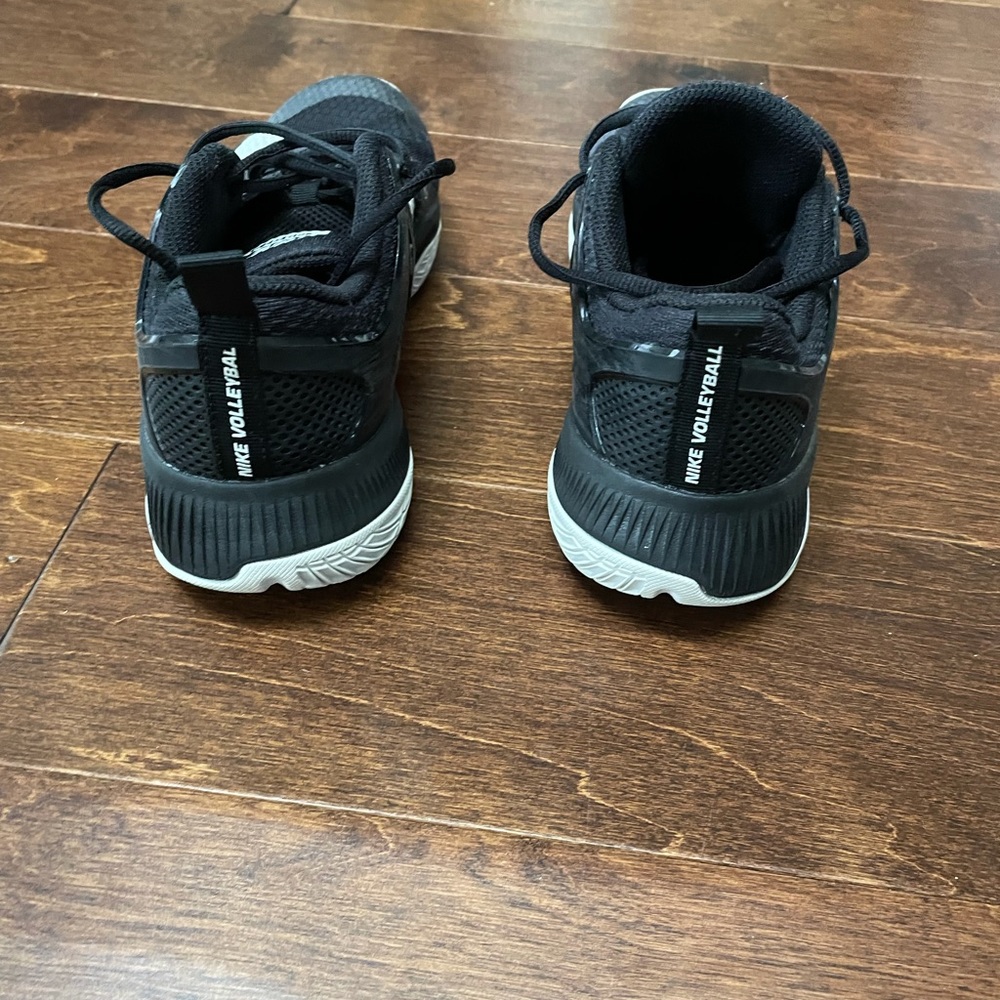Nike Women’s Volleyball Shoe Sz 8